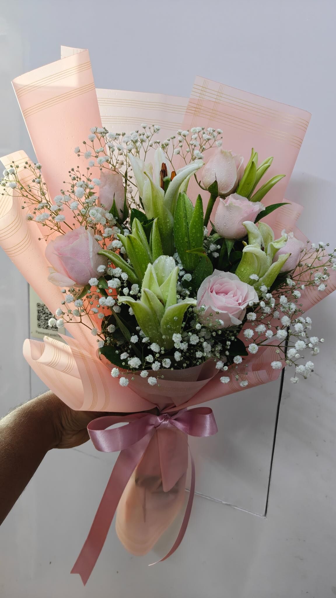 Lily and roses mix bouquet